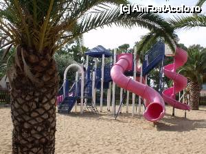 [P22] Loc de joaca pentru copii (am uitat sa-l precizez in review)  » foto by monicutza
 - 
<span class="allrVoted glyphicon glyphicon-heart hidden" id="av441722"></span>
<a class="m-l-10 hidden" id="sv441722" onclick="voting_Foto_DelVot(,441722,2905)" role="button">șterge vot <span class="glyphicon glyphicon-remove"></span></a>
<a id="v9441722" class=" c-red"  onclick="voting_Foto_SetVot(441722)" role="button"><span class="glyphicon glyphicon-heart-empty"></span> <b>LIKE</b> = Votează poza</a> <img class="hidden"  id="f441722W9" src="/imagini/loader.gif" border="0" /><span class="AjErrMes hidden" id="e441722ErM"></span>