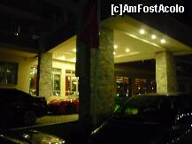 [P11] Intrarea in hotel, noaptea. » foto by alge
 - 
<span class="allrVoted glyphicon glyphicon-heart hidden" id="av128851"></span>
<a class="m-l-10 hidden" id="sv128851" onclick="voting_Foto_DelVot(,128851,2919)" role="button">șterge vot <span class="glyphicon glyphicon-remove"></span></a>
<a id="v9128851" class=" c-red"  onclick="voting_Foto_SetVot(128851)" role="button"><span class="glyphicon glyphicon-heart-empty"></span> <b>LIKE</b> = Votează poza</a> <img class="hidden"  id="f128851W9" src="/imagini/loader.gif" border="0" /><span class="AjErrMes hidden" id="e128851ErM"></span>