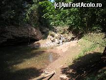 [P05] În plan îndepărtat se vede Gârdişoara a cărei ape inundă intrarea peşterii.  » foto by Utube
 - 
<span class="allrVoted glyphicon glyphicon-heart hidden" id="av424272"></span>
<a class="m-l-10 hidden" id="sv424272" onclick="voting_Foto_DelVot(,424272,2923)" role="button">șterge vot <span class="glyphicon glyphicon-remove"></span></a>
<a id="v9424272" class=" c-red"  onclick="voting_Foto_SetVot(424272)" role="button"><span class="glyphicon glyphicon-heart-empty"></span> <b>LIKE</b> = Votează poza</a> <img class="hidden"  id="f424272W9" src="/imagini/loader.gif" border="0" /><span class="AjErrMes hidden" id="e424272ErM"></span>