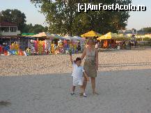 [P06] Cu ai mei pe plaja. Tarabele cu chinezarisme ieftine au invadat si plaja. » foto by vini
 - 
<span class="allrVoted glyphicon glyphicon-heart hidden" id="av247734"></span>
<a class="m-l-10 hidden" id="sv247734" onclick="voting_Foto_DelVot(,247734,2925)" role="button">șterge vot <span class="glyphicon glyphicon-remove"></span></a>
<a id="v9247734" class=" c-red"  onclick="voting_Foto_SetVot(247734)" role="button"><span class="glyphicon glyphicon-heart-empty"></span> <b>LIKE</b> = Votează poza</a> <img class="hidden"  id="f247734W9" src="/imagini/loader.gif" border="0" /><span class="AjErrMes hidden" id="e247734ErM"></span>