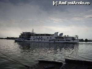 [P07] Vas de croaziera - In spate portul Tulcea » foto by mihai79
 - 
<span class="allrVoted glyphicon glyphicon-heart hidden" id="av369935"></span>
<a class="m-l-10 hidden" id="sv369935" onclick="voting_Foto_DelVot(,369935,2956)" role="button">șterge vot <span class="glyphicon glyphicon-remove"></span></a>
<a id="v9369935" class=" c-red"  onclick="voting_Foto_SetVot(369935)" role="button"><span class="glyphicon glyphicon-heart-empty"></span> <b>LIKE</b> = Votează poza</a> <img class="hidden"  id="f369935W9" src="/imagini/loader.gif" border="0" /><span class="AjErrMes hidden" id="e369935ErM"></span>