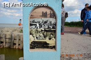 [P21] Poză cu pescari lipoveni pe unul din stîlpii de intrare în port » foto by KSV
 - 
<span class="allrVoted glyphicon glyphicon-heart hidden" id="av1165331"></span>
<a class="m-l-10 hidden" id="sv1165331" onclick="voting_Foto_DelVot(,1165331,2956)" role="button">șterge vot <span class="glyphicon glyphicon-remove"></span></a>
<a id="v91165331" class=" c-red"  onclick="voting_Foto_SetVot(1165331)" role="button"><span class="glyphicon glyphicon-heart-empty"></span> <b>LIKE</b> = Votează poza</a> <img class="hidden"  id="f1165331W9" src="/imagini/loader.gif" border="0" /><span class="AjErrMes hidden" id="e1165331ErM"></span>