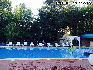 [P07] Piscina seara. A se observa distantele mari dintre sezlonguri. In dreapta este un baldachin, piscina pentru copii si o zona de dusuri.  » foto by adynutza26
 - 
<span class="allrVoted glyphicon glyphicon-heart hidden" id="av645587"></span>
<a class="m-l-10 hidden" id="sv645587" onclick="voting_Foto_DelVot(,645587,2965)" role="button">șterge vot <span class="glyphicon glyphicon-remove"></span></a>
<a id="v9645587" class=" c-red"  onclick="voting_Foto_SetVot(645587)" role="button"><span class="glyphicon glyphicon-heart-empty"></span> <b>LIKE</b> = Votează poza</a> <img class="hidden"  id="f645587W9" src="/imagini/loader.gif" border="0" /><span class="AjErrMes hidden" id="e645587ErM"></span>