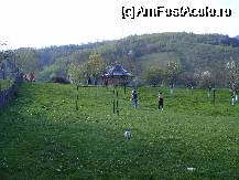 [P04] terenul de fotbal si in spate, foisorul » foto by neagugaby
 - 
<span class="allrVoted glyphicon glyphicon-heart hidden" id="av69880"></span>
<a class="m-l-10 hidden" id="sv69880" onclick="voting_Foto_DelVot(,69880,2970)" role="button">șterge vot <span class="glyphicon glyphicon-remove"></span></a>
<a id="v969880" class=" c-red"  onclick="voting_Foto_SetVot(69880)" role="button"><span class="glyphicon glyphicon-heart-empty"></span> <b>LIKE</b> = Votează poza</a> <img class="hidden"  id="f69880W9" src="/imagini/loader.gif" border="0" /><span class="AjErrMes hidden" id="e69880ErM"></span>