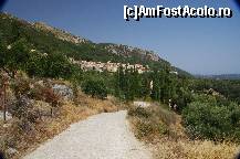 [P13] Ieşim, în sfârşit, din pădure. În faţă se vede Lakones, satul ce oferă cea mai frumoasă panoramă asupra Paleokastritsei » foto by cher-cher
 - 
<span class="allrVoted glyphicon glyphicon-heart hidden" id="av418168"></span>
<a class="m-l-10 hidden" id="sv418168" onclick="voting_Foto_DelVot(,418168,3004)" role="button">șterge vot <span class="glyphicon glyphicon-remove"></span></a>
<a id="v9418168" class=" c-red"  onclick="voting_Foto_SetVot(418168)" role="button"><span class="glyphicon glyphicon-heart-empty"></span> <b>LIKE</b> = Votează poza</a> <img class="hidden"  id="f418168W9" src="/imagini/loader.gif" border="0" /><span class="AjErrMes hidden" id="e418168ErM"></span>