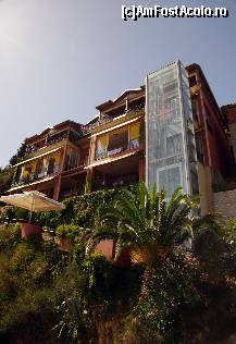 [P14] Taverna Castelinno. Cu liftul exterior se poate urca pentru a face poze asupra Paleokastritsei. Dar şi din parcarea învecinată e foarte bine » foto by cher-cher
 - 
<span class="allrVoted glyphicon glyphicon-heart hidden" id="av418169"></span>
<a class="m-l-10 hidden" id="sv418169" onclick="voting_Foto_DelVot(,418169,3004)" role="button">șterge vot <span class="glyphicon glyphicon-remove"></span></a>
<a id="v9418169" class=" c-red"  onclick="voting_Foto_SetVot(418169)" role="button"><span class="glyphicon glyphicon-heart-empty"></span> <b>LIKE</b> = Votează poza</a> <img class="hidden"  id="f418169W9" src="/imagini/loader.gif" border="0" /><span class="AjErrMes hidden" id="e418169ErM"></span>