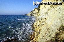 [P34] Partea din dreapta, prăbuşită, a promontoriului de la Peroulades » foto by cher-cher
 - 
<span class="allrVoted glyphicon glyphicon-heart hidden" id="av418189"></span>
<a class="m-l-10 hidden" id="sv418189" onclick="voting_Foto_DelVot(,418189,3004)" role="button">șterge vot <span class="glyphicon glyphicon-remove"></span></a>
<a id="v9418189" class=" c-red"  onclick="voting_Foto_SetVot(418189)" role="button"><span class="glyphicon glyphicon-heart-empty"></span> <b>LIKE</b> = Votează poza</a> <img class="hidden"  id="f418189W9" src="/imagini/loader.gif" border="0" /><span class="AjErrMes hidden" id="e418189ErM"></span>