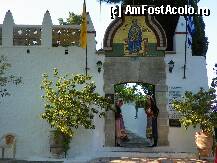 [P04] fetele cu care se fac pozele la intrarea in Manastirea Palekastritsa » foto by sniga
 - 
<span class="allrVoted glyphicon glyphicon-heart hidden" id="av206825"></span>
<a class="m-l-10 hidden" id="sv206825" onclick="voting_Foto_DelVot(,206825,3004)" role="button">șterge vot <span class="glyphicon glyphicon-remove"></span></a>
<a id="v9206825" class=" c-red"  onclick="voting_Foto_SetVot(206825)" role="button"><span class="glyphicon glyphicon-heart-empty"></span> <b>LIKE</b> = Votează poza</a> <img class="hidden"  id="f206825W9" src="/imagini/loader.gif" border="0" /><span class="AjErrMes hidden" id="e206825ErM"></span>