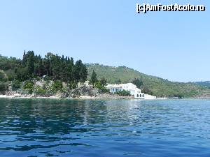 [P18] O grădină exotică și o vilă (sau o cîrciumă) la marginea portului Kouloura.  » foto by abancor
 - 
<span class="allrVoted glyphicon glyphicon-heart hidden" id="av572078"></span>
<a class="m-l-10 hidden" id="sv572078" onclick="voting_Foto_DelVot(,572078,3004)" role="button">șterge vot <span class="glyphicon glyphicon-remove"></span></a>
<a id="v9572078" class=" c-red"  onclick="voting_Foto_SetVot(572078)" role="button"><span class="glyphicon glyphicon-heart-empty"></span> <b>LIKE</b> = Votează poza</a> <img class="hidden"  id="f572078W9" src="/imagini/loader.gif" border="0" /><span class="AjErrMes hidden" id="e572078ErM"></span>