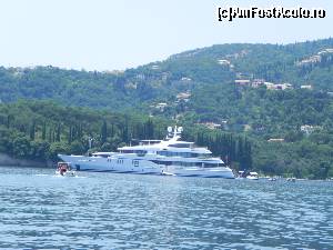 [P19] Un vas particular ancorat în zona Kalami. Are propria barcă cu motor pentru plimbări.  » foto by abancor
 - 
<span class="allrVoted glyphicon glyphicon-heart hidden" id="av572079"></span>
<a class="m-l-10 hidden" id="sv572079" onclick="voting_Foto_DelVot(,572079,3004)" role="button">șterge vot <span class="glyphicon glyphicon-remove"></span></a>
<a id="v9572079" class=" c-red"  onclick="voting_Foto_SetVot(572079)" role="button"><span class="glyphicon glyphicon-heart-empty"></span> <b>LIKE</b> = Votează poza</a> <img class="hidden"  id="f572079W9" src="/imagini/loader.gif" border="0" /><span class="AjErrMes hidden" id="e572079ErM"></span>