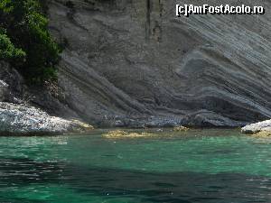 [P22] Strate de calcar pe coasta de nord-est. În ele este amenajată o scară pentru acces la acel mic loc de îmbăiere bolovănos.  » foto by abancor
 - 
<span class="allrVoted glyphicon glyphicon-heart hidden" id="av572082"></span>
<a class="m-l-10 hidden" id="sv572082" onclick="voting_Foto_DelVot(,572082,3004)" role="button">șterge vot <span class="glyphicon glyphicon-remove"></span></a>
<a id="v9572082" class=" c-red"  onclick="voting_Foto_SetVot(572082)" role="button"><span class="glyphicon glyphicon-heart-empty"></span> <b>LIKE</b> = Votează poza</a> <img class="hidden"  id="f572082W9" src="/imagini/loader.gif" border="0" /><span class="AjErrMes hidden" id="e572082ErM"></span>