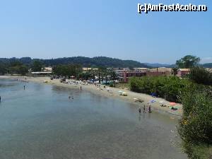 [P38] Capătul nord-vestic al plajei principale din Sidari. Apă mică, cu plante. Se poate merge aproape pe lîngă tot promontoriul.  » foto by abancor
 - 
<span class="allrVoted glyphicon glyphicon-heart hidden" id="av572100"></span>
<a class="m-l-10 hidden" id="sv572100" onclick="voting_Foto_DelVot(,572100,3004)" role="button">șterge vot <span class="glyphicon glyphicon-remove"></span></a>
<a id="v9572100" class=" c-red"  onclick="voting_Foto_SetVot(572100)" role="button"><span class="glyphicon glyphicon-heart-empty"></span> <b>LIKE</b> = Votează poza</a> <img class="hidden"  id="f572100W9" src="/imagini/loader.gif" border="0" /><span class="AjErrMes hidden" id="e572100ErM"></span>