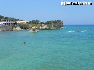 [P41] Golful larg dintre ceea ce majoritatea cred a fi Canal d’Amour și adevăratul Canal d’Amour, care se află dincolo de promontoriul din zare. Clădirea care se vede este una din piscinele pe lîngă care se ajunge la plaja de la Canal d’Amour.  » foto by abancor
 - 
<span class="allrVoted glyphicon glyphicon-heart hidden" id="av572103"></span>
<a class="m-l-10 hidden" id="sv572103" onclick="voting_Foto_DelVot(,572103,3004)" role="button">șterge vot <span class="glyphicon glyphicon-remove"></span></a>
<a id="v9572103" class=" c-red"  onclick="voting_Foto_SetVot(572103)" role="button"><span class="glyphicon glyphicon-heart-empty"></span> <b>LIKE</b> = Votează poza</a> <img class="hidden"  id="f572103W9" src="/imagini/loader.gif" border="0" /><span class="AjErrMes hidden" id="e572103ErM"></span>