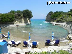 [P48] Una din plajele de la Sidari care sînt luate drept Canal d’Amour. Asta e cea mai apropiată de plaja principală, prima în ordine est – vest.  » foto by abancor
 - 
<span class="allrVoted glyphicon glyphicon-heart hidden" id="av572110"></span>
<a class="m-l-10 hidden" id="sv572110" onclick="voting_Foto_DelVot(,572110,3004)" role="button">șterge vot <span class="glyphicon glyphicon-remove"></span></a>
<a id="v9572110" class=" c-red"  onclick="voting_Foto_SetVot(572110)" role="button"><span class="glyphicon glyphicon-heart-empty"></span> <b>LIKE</b> = Votează poza</a> <img class="hidden"  id="f572110W9" src="/imagini/loader.gif" border="0" /><span class="AjErrMes hidden" id="e572110ErM"></span>