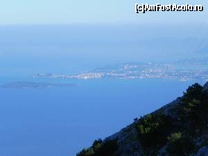 [P60] Capitala, cu zoom de pe vîrf. Se vede insula Vido, citadela, centrul istoric, portul, pista aeroportului și laguna de alături și în plan depărtat munții sudului neatins (de către noi).  » foto by abancor
 - 
<span class="allrVoted glyphicon glyphicon-heart hidden" id="av572122"></span>
<a class="m-l-10 hidden" id="sv572122" onclick="voting_Foto_DelVot(,572122,3004)" role="button">șterge vot <span class="glyphicon glyphicon-remove"></span></a>
<a id="v9572122" class=" c-red"  onclick="voting_Foto_SetVot(572122)" role="button"><span class="glyphicon glyphicon-heart-empty"></span> <b>LIKE</b> = Votează poza</a> <img class="hidden"  id="f572122W9" src="/imagini/loader.gif" border="0" /><span class="AjErrMes hidden" id="e572122ErM"></span>