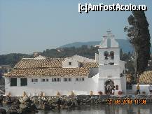 [P02] Cam atat era de mare manastirea, cu ziduri albe si cele doua clopotele 'de bine' . AL TREILEA clopot, cel care anunta nenorocirile, ca cel de la Manastirea Maicii Domnului, din Paleokastritza, lipseste aici.. » foto by liviadavidescu
 - 
<span class="allrVoted glyphicon glyphicon-heart hidden" id="av123518"></span>
<a class="m-l-10 hidden" id="sv123518" onclick="voting_Foto_DelVot(,123518,3004)" role="button">șterge vot <span class="glyphicon glyphicon-remove"></span></a>
<a id="v9123518" class=" c-red"  onclick="voting_Foto_SetVot(123518)" role="button"><span class="glyphicon glyphicon-heart-empty"></span> <b>LIKE</b> = Votează poza</a> <img class="hidden"  id="f123518W9" src="/imagini/loader.gif" border="0" /><span class="AjErrMes hidden" id="e123518ErM"></span>