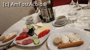 [P32] micul dejun in restaurantul mic » foto by elenaadina
 - 
<span class="allrVoted glyphicon glyphicon-heart hidden" id="av1280242"></span>
<a class="m-l-10 hidden" id="sv1280242" onclick="voting_Foto_DelVot(,1280242,3013)" role="button">șterge vot <span class="glyphicon glyphicon-remove"></span></a>
<a id="v91280242" class=" c-red"  onclick="voting_Foto_SetVot(1280242)" role="button"><span class="glyphicon glyphicon-heart-empty"></span> <b>LIKE</b> = Votează poza</a> <img class="hidden"  id="f1280242W9" src="/imagini/loader.gif" border="0" /><span class="AjErrMes hidden" id="e1280242ErM"></span>