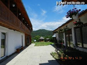 [P21] la dreapta - cazarea, la stanga - bucataria +restaurant » foto by danielaromaniuc
 - 
<span class="allrVoted glyphicon glyphicon-heart hidden" id="av632537"></span>
<a class="m-l-10 hidden" id="sv632537" onclick="voting_Foto_DelVot(,632537,3016)" role="button">șterge vot <span class="glyphicon glyphicon-remove"></span></a>
<a id="v9632537" class=" c-red"  onclick="voting_Foto_SetVot(632537)" role="button"><span class="glyphicon glyphicon-heart-empty"></span> <b>LIKE</b> = Votează poza</a> <img class="hidden"  id="f632537W9" src="/imagini/loader.gif" border="0" /><span class="AjErrMes hidden" id="e632537ErM"></span>