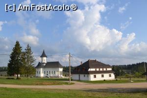 [P10] Biserica și mânăstirea Râșca Transilvană » foto by AZE
 - 
<span class="allrVoted glyphicon glyphicon-heart hidden" id="av966044"></span>
<a class="m-l-10 hidden" id="sv966044" onclick="voting_Foto_DelVot(,966044,3018)" role="button">șterge vot <span class="glyphicon glyphicon-remove"></span></a>
<a id="v9966044" class=" c-red"  onclick="voting_Foto_SetVot(966044)" role="button"><span class="glyphicon glyphicon-heart-empty"></span> <b>LIKE</b> = Votează poza</a> <img class="hidden"  id="f966044W9" src="/imagini/loader.gif" border="0" /><span class="AjErrMes hidden" id="e966044ErM"></span>