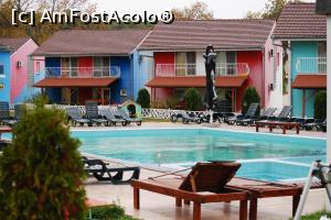 [P02] bazinul de înot e comun pentru toate vilele » foto by Maya_C
 - 
<span class="allrVoted glyphicon glyphicon-heart hidden" id="av729371"></span>
<a class="m-l-10 hidden" id="sv729371" onclick="voting_Foto_DelVot(,729371,3022)" role="button">șterge vot <span class="glyphicon glyphicon-remove"></span></a>
<a id="v9729371" class=" c-red"  onclick="voting_Foto_SetVot(729371)" role="button"><span class="glyphicon glyphicon-heart-empty"></span> <b>LIKE</b> = Votează poza</a> <img class="hidden"  id="f729371W9" src="/imagini/loader.gif" border="0" /><span class="AjErrMes hidden" id="e729371ErM"></span>