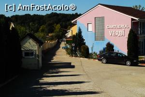 [P04] complexul are o straduta cu sens unic, fiecare vila are parcare » foto by Maya_C
 - 
<span class="allrVoted glyphicon glyphicon-heart hidden" id="av729373"></span>
<a class="m-l-10 hidden" id="sv729373" onclick="voting_Foto_DelVot(,729373,3022)" role="button">șterge vot <span class="glyphicon glyphicon-remove"></span></a>
<a id="v9729373" class=" c-red"  onclick="voting_Foto_SetVot(729373)" role="button"><span class="glyphicon glyphicon-heart-empty"></span> <b>LIKE</b> = Votează poza</a> <img class="hidden"  id="f729373W9" src="/imagini/loader.gif" border="0" /><span class="AjErrMes hidden" id="e729373ErM"></span>