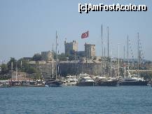 [P10] Fortareata Sf. Petru ce domina orasul Bodrum, pe unul dintre malurile Egeei...cu steagul national infipt in bat » foto by ileanaxperta*
 - 
<span class="allrVoted glyphicon glyphicon-heart hidden" id="av59864"></span>
<a class="m-l-10 hidden" id="sv59864" onclick="voting_Foto_DelVot(,59864,3030)" role="button">șterge vot <span class="glyphicon glyphicon-remove"></span></a>
<a id="v959864" class=" c-red"  onclick="voting_Foto_SetVot(59864)" role="button"><span class="glyphicon glyphicon-heart-empty"></span> <b>LIKE</b> = Votează poza</a> <img class="hidden"  id="f59864W9" src="/imagini/loader.gif" border="0" /><span class="AjErrMes hidden" id="e59864ErM"></span>