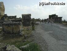 [P07] Hierapolis - Spre centrul orasului antic. » foto by iulianic
 - 
<span class="allrVoted glyphicon glyphicon-heart hidden" id="av272270"></span>
<a class="m-l-10 hidden" id="sv272270" onclick="voting_Foto_DelVot(,272270,3039)" role="button">șterge vot <span class="glyphicon glyphicon-remove"></span></a>
<a id="v9272270" class=" c-red"  onclick="voting_Foto_SetVot(272270)" role="button"><span class="glyphicon glyphicon-heart-empty"></span> <b>LIKE</b> = Votează poza</a> <img class="hidden"  id="f272270W9" src="/imagini/loader.gif" border="0" /><span class="AjErrMes hidden" id="e272270ErM"></span>