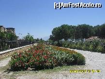 [P68] in stanga este muzeul si in fata pe acolo vom merge mai tarziu.  » foto by adryana
 - 
<span class="allrVoted glyphicon glyphicon-heart hidden" id="av372429"></span>
<a class="m-l-10 hidden" id="sv372429" onclick="voting_Foto_DelVot(,372429,3039)" role="button">șterge vot <span class="glyphicon glyphicon-remove"></span></a>
<a id="v9372429" class=" c-red"  onclick="voting_Foto_SetVot(372429)" role="button"><span class="glyphicon glyphicon-heart-empty"></span> <b>LIKE</b> = Votează poza</a> <img class="hidden"  id="f372429W9" src="/imagini/loader.gif" border="0" /><span class="AjErrMes hidden" id="e372429ErM"></span>