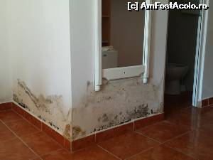 [P01] Hotel Select 3 stele camera superioara cu igrasie si miros greu din cauza saltelei vechi a patului unde dormi foarte groaznic.  » foto by scufita22
 - 
<span class="allrVoted glyphicon glyphicon-heart hidden" id="av549631"></span>
<a class="m-l-10 hidden" id="sv549631" onclick="voting_Foto_DelVot(,549631,3048)" role="button">șterge vot <span class="glyphicon glyphicon-remove"></span></a>
<a id="v9549631" class=" c-red"  onclick="voting_Foto_SetVot(549631)" role="button"><span class="glyphicon glyphicon-heart-empty"></span> <b>LIKE</b> = Votează poza</a> <img class="hidden"  id="f549631W9" src="/imagini/loader.gif" border="0" /><span class="AjErrMes hidden" id="e549631ErM"></span>