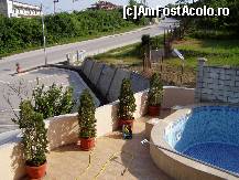 [P14] VEDERE DE LA BALCON, PISCINA, PARCAREA, DRUMUL CATRE ALBENA. » foto by roxana.david
 - 
<span class="allrVoted glyphicon glyphicon-heart hidden" id="av320165"></span>
<a class="m-l-10 hidden" id="sv320165" onclick="voting_Foto_DelVot(,320165,3064)" role="button">șterge vot <span class="glyphicon glyphicon-remove"></span></a>
<a id="v9320165" class=" c-red"  onclick="voting_Foto_SetVot(320165)" role="button"><span class="glyphicon glyphicon-heart-empty"></span> <b>LIKE</b> = Votează poza</a> <img class="hidden"  id="f320165W9" src="/imagini/loader.gif" border="0" /><span class="AjErrMes hidden" id="e320165ErM"></span>