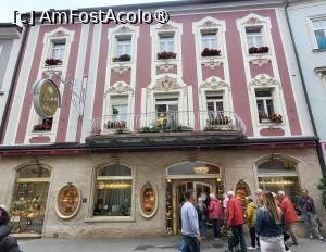 [P33] Café Zauner, una dintre cele mai importante cofetarii si patiserii din Austria, renumita pentru traditia si calitatea sa, care inca din 1832 ofera zeci de specialitati de patiserie si de bomboane de ciocolata. » foto by geani anto
 - 
<span class="allrVoted glyphicon glyphicon-heart hidden" id="av1415509"></span>
<a class="m-l-10 hidden" id="sv1415509" onclick="voting_Foto_DelVot(,1415509,3095)" role="button">șterge vot <span class="glyphicon glyphicon-remove"></span></a>
<a id="v91415509" class=" c-red"  onclick="voting_Foto_SetVot(1415509)" role="button"><span class="glyphicon glyphicon-heart-empty"></span> <b>LIKE</b> = Votează poza</a> <img class="hidden"  id="f1415509W9" src="/imagini/loader.gif" border="0" /><span class="AjErrMes hidden" id="e1415509ErM"></span>