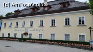 [P41] In centru se afla casa in care s-a nascut mama marelui geniu muzical, Mozart, pe ai carei pereti exteriori scrie “Mozarthaus Sankt Gilgen”, iar la ferestre sunt desenate portrete cu mama si tatal compozitorului. » foto by geani anto
 - 
<span class="allrVoted glyphicon glyphicon-heart hidden" id="av1415517"></span>
<a class="m-l-10 hidden" id="sv1415517" onclick="voting_Foto_DelVot(,1415517,3095)" role="button">șterge vot <span class="glyphicon glyphicon-remove"></span></a>
<a id="v91415517" class=" c-red"  onclick="voting_Foto_SetVot(1415517)" role="button"><span class="glyphicon glyphicon-heart-empty"></span> <b>LIKE</b> = Votează poza</a> <img class="hidden"  id="f1415517W9" src="/imagini/loader.gif" border="0" /><span class="AjErrMes hidden" id="e1415517ErM"></span>
