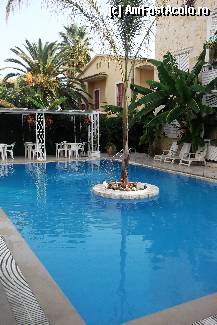 [P01] Piscina de la Vila Tassos foarte frumoasa si luminata multicolor seara. » foto by damiann
 - 
<span class="allrVoted glyphicon glyphicon-heart hidden" id="av311505"></span>
<a class="m-l-10 hidden" id="sv311505" onclick="voting_Foto_DelVot(,311505,3099)" role="button">șterge vot <span class="glyphicon glyphicon-remove"></span></a>
<a id="v9311505" class=" c-red"  onclick="voting_Foto_SetVot(311505)" role="button"><span class="glyphicon glyphicon-heart-empty"></span> <b>LIKE</b> = Votează poza</a> <img class="hidden"  id="f311505W9" src="/imagini/loader.gif" border="0" /><span class="AjErrMes hidden" id="e311505ErM"></span>