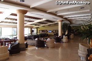 [P25] O mica parte din lobby si, in fundal, intrarea in restaurantul principal. Mobilierul este comod si aranjat cu bun gust!  » foto by a_vlad2009
 - 
<span class="allrVoted glyphicon glyphicon-heart hidden" id="av628273"></span>
<a class="m-l-10 hidden" id="sv628273" onclick="voting_Foto_DelVot(,628273,3101)" role="button">șterge vot <span class="glyphicon glyphicon-remove"></span></a>
<a id="v9628273" class=" c-red"  onclick="voting_Foto_SetVot(628273)" role="button"><span class="glyphicon glyphicon-heart-empty"></span> <b>LIKE</b> = Votează poza</a> <img class="hidden"  id="f628273W9" src="/imagini/loader.gif" border="0" /><span class="AjErrMes hidden" id="e628273ErM"></span>