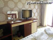 [P21] Hotel Gociman 4* - Mamaia. Pe birou televizorul, iar in dreapta, jos, minibarul. » foto by iulianic
 - 
<span class="allrVoted glyphicon glyphicon-heart hidden" id="av321524"></span>
<a class="m-l-10 hidden" id="sv321524" onclick="voting_Foto_DelVot(,321524,3105)" role="button">șterge vot <span class="glyphicon glyphicon-remove"></span></a>
<a id="v9321524" class=" c-red"  onclick="voting_Foto_SetVot(321524)" role="button"><span class="glyphicon glyphicon-heart-empty"></span> <b>LIKE</b> = Votează poza</a> <img class="hidden"  id="f321524W9" src="/imagini/loader.gif" border="0" /><span class="AjErrMes hidden" id="e321524ErM"></span>