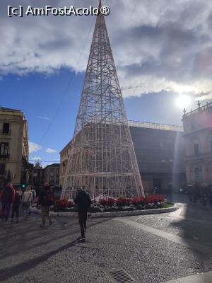 [P19] Bradul din Piazza Universita » foto by ilee
 - 
<span class="allrVoted glyphicon glyphicon-heart hidden" id="av1514337"></span>
<a class="m-l-10 hidden" id="sv1514337" onclick="voting_Foto_DelVot(,1514337,3109)" role="button">șterge vot <span class="glyphicon glyphicon-remove"></span></a>
<a id="v91514337" class=" c-red"  onclick="voting_Foto_SetVot(1514337)" role="button"><span class="glyphicon glyphicon-heart-empty"></span> <b>LIKE</b> = Votează poza</a> <img class="hidden"  id="f1514337W9" src="/imagini/loader.gif" border="0" /><span class="AjErrMes hidden" id="e1514337ErM"></span>