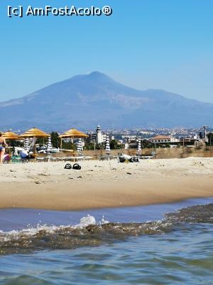 [P01] Vedere spre Etna de pe plaja » foto by cata2106
 - 
<span class="allrVoted glyphicon glyphicon-heart hidden" id="av1258103"></span>
<a class="m-l-10 hidden" id="sv1258103" onclick="voting_Foto_DelVot(,1258103,3109)" role="button">șterge vot <span class="glyphicon glyphicon-remove"></span></a>
<a id="v91258103" class=" c-red"  onclick="voting_Foto_SetVot(1258103)" role="button"><span class="glyphicon glyphicon-heart-empty"></span> <b>LIKE</b> = Votează poza</a> <img class="hidden"  id="f1258103W9" src="/imagini/loader.gif" border="0" /><span class="AjErrMes hidden" id="e1258103ErM"></span>