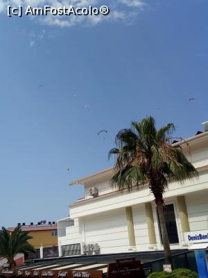 [P08] parapante la Oludeniz » foto by adryana
 - 
<span class="allrVoted glyphicon glyphicon-heart hidden" id="av1092350"></span>
<a class="m-l-10 hidden" id="sv1092350" onclick="voting_Foto_DelVot(,1092350,3123)" role="button">șterge vot <span class="glyphicon glyphicon-remove"></span></a>
<a id="v91092350" class=" c-red"  onclick="voting_Foto_SetVot(1092350)" role="button"><span class="glyphicon glyphicon-heart-empty"></span> <b>LIKE</b> = Votează poza</a> <img class="hidden"  id="f1092350W9" src="/imagini/loader.gif" border="0" /><span class="AjErrMes hidden" id="e1092350ErM"></span>