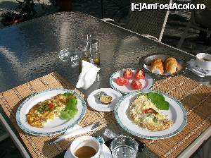 [P09] Omletele de la micul dejun aratau foarte bine si gustoase.  » foto by cris1982
 - 
<span class="allrVoted glyphicon glyphicon-heart hidden" id="av351717"></span>
<a class="m-l-10 hidden" id="sv351717" onclick="voting_Foto_DelVot(,351717,3126)" role="button">șterge vot <span class="glyphicon glyphicon-remove"></span></a>
<a id="v9351717" class=" c-red"  onclick="voting_Foto_SetVot(351717)" role="button"><span class="glyphicon glyphicon-heart-empty"></span> <b>LIKE</b> = Votează poza</a> <img class="hidden"  id="f351717W9" src="/imagini/loader.gif" border="0" /><span class="AjErrMes hidden" id="e351717ErM"></span>