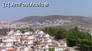 [P01] Deal din Kusadasi insamantat cu apartamente de vacanta si mari hoteluri. O zona aflata in plina extindere. Fotografie realizata de la Sealight Resort.  » foto by ovidiuyepi
 - 
<span class="allrVoted glyphicon glyphicon-heart hidden" id="av821312"></span>
<a class="m-l-10 hidden" id="sv821312" onclick="voting_Foto_DelVot(,821312,3144)" role="button">șterge vot <span class="glyphicon glyphicon-remove"></span></a>
<a id="v9821312" class=" c-red"  onclick="voting_Foto_SetVot(821312)" role="button"><span class="glyphicon glyphicon-heart-empty"></span> <b>LIKE</b> = Votează poza</a> <img class="hidden"  id="f821312W9" src="/imagini/loader.gif" border="0" /><span class="AjErrMes hidden" id="e821312ErM"></span>