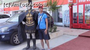 [P60] O fotografie in care apar la umarul unui brav soldat roman in fata unui minimarket de pe Ataturk Bulvari.  » foto by ovidiuyepi
 - 
<span class="allrVoted glyphicon glyphicon-heart hidden" id="av821371"></span>
<a class="m-l-10 hidden" id="sv821371" onclick="voting_Foto_DelVot(,821371,3144)" role="button">șterge vot <span class="glyphicon glyphicon-remove"></span></a>
<a id="v9821371" class=" c-red"  onclick="voting_Foto_SetVot(821371)" role="button"><span class="glyphicon glyphicon-heart-empty"></span> <b>LIKE</b> = Votează poza</a> <img class="hidden"  id="f821371W9" src="/imagini/loader.gif" border="0" /><span class="AjErrMes hidden" id="e821371ErM"></span>