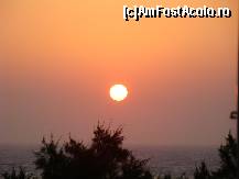 [P33] Apus de Soare la Kusadasi.Apropos, am vazut la  Palatului Top-kapi sabia lui Stefan cel Mare, cel ce a provocat Imperiului Otoman  Marea Infrangere de la Vaslui (am vazut pe Youtube ca unii o socotesc cea mai mare infrangere a unor armate islamice).Cu ce ocazie se va intoarce sabia acasa? » foto by costin1968
 - 
<span class="allrVoted glyphicon glyphicon-heart hidden" id="av70233"></span>
<a class="m-l-10 hidden" id="sv70233" onclick="voting_Foto_DelVot(,70233,3144)" role="button">șterge vot <span class="glyphicon glyphicon-remove"></span></a>
<a id="v970233" class=" c-red"  onclick="voting_Foto_SetVot(70233)" role="button"><span class="glyphicon glyphicon-heart-empty"></span> <b>LIKE</b> = Votează poza</a> <img class="hidden"  id="f70233W9" src="/imagini/loader.gif" border="0" /><span class="AjErrMes hidden" id="e70233ErM"></span>