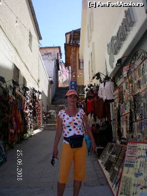 [P13] Pe stradutele inguste din Kusadasi » foto by irinad
 - 
<span class="allrVoted glyphicon glyphicon-heart hidden" id="av608041"></span>
<a class="m-l-10 hidden" id="sv608041" onclick="voting_Foto_DelVot(,608041,3144)" role="button">șterge vot <span class="glyphicon glyphicon-remove"></span></a>
<a id="v9608041" class=" c-red"  onclick="voting_Foto_SetVot(608041)" role="button"><span class="glyphicon glyphicon-heart-empty"></span> <b>LIKE</b> = Votează poza</a> <img class="hidden"  id="f608041W9" src="/imagini/loader.gif" border="0" /><span class="AjErrMes hidden" id="e608041ErM"></span>