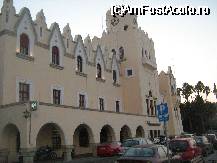 [P03] Primaria orasului Kos  ... masina rosie  un pic tunata de langa arcada avea numere de Bacau , de fapt singura  masina di Romania » foto by david
 - 
<span class="allrVoted glyphicon glyphicon-heart hidden" id="av58994"></span>
<a class="m-l-10 hidden" id="sv58994" onclick="voting_Foto_DelVot(,58994,3145)" role="button">șterge vot <span class="glyphicon glyphicon-remove"></span></a>
<a id="v958994" class=" c-red"  onclick="voting_Foto_SetVot(58994)" role="button"><span class="glyphicon glyphicon-heart-empty"></span> <b>LIKE</b> = Votează poza</a> <img class="hidden"  id="f58994W9" src="/imagini/loader.gif" border="0" /><span class="AjErrMes hidden" id="e58994ErM"></span>