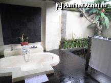 [P25] cada de baie din vila in care am stat,intodeauna,cazile sunt amplasate in exteriorul,camerei,sau spalatorului,toaletei,fiecare fiind amplasate in spatii separate » foto by grecudoina
 - 
<span class="allrVoted glyphicon glyphicon-heart hidden" id="av310336"></span>
<a class="m-l-10 hidden" id="sv310336" onclick="voting_Foto_DelVot(,310336,3149)" role="button">șterge vot <span class="glyphicon glyphicon-remove"></span></a>
<a id="v9310336" class=" c-red"  onclick="voting_Foto_SetVot(310336)" role="button"><span class="glyphicon glyphicon-heart-empty"></span> <b>LIKE</b> = Votează poza</a> <img class="hidden"  id="f310336W9" src="/imagini/loader.gif" border="0" /><span class="AjErrMes hidden" id="e310336ErM"></span>