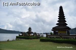 [P10] Templul Pura Ulun Danu Bratan » foto by robert
 - 
<span class="allrVoted glyphicon glyphicon-heart hidden" id="av715311"></span>
<a class="m-l-10 hidden" id="sv715311" onclick="voting_Foto_DelVot(,715311,3149)" role="button">șterge vot <span class="glyphicon glyphicon-remove"></span></a>
<a id="v9715311" class=" c-red"  onclick="voting_Foto_SetVot(715311)" role="button"><span class="glyphicon glyphicon-heart-empty"></span> <b>LIKE</b> = Votează poza</a> <img class="hidden"  id="f715311W9" src="/imagini/loader.gif" border="0" /><span class="AjErrMes hidden" id="e715311ErM"></span>