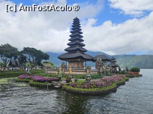 [P06] templul Tanah Lot » foto by Chloe
 - 
<span class="allrVoted glyphicon glyphicon-heart hidden" id="av1477074"></span>
<a class="m-l-10 hidden" id="sv1477074" onclick="voting_Foto_DelVot(,1477074,3149)" role="button">șterge vot <span class="glyphicon glyphicon-remove"></span></a>
<a id="v91477074" class=" c-red"  onclick="voting_Foto_SetVot(1477074)" role="button"><span class="glyphicon glyphicon-heart-empty"></span> <b>LIKE</b> = Votează poza</a> <img class="hidden"  id="f1477074W9" src="/imagini/loader.gif" border="0" /><span class="AjErrMes hidden" id="e1477074ErM"></span>