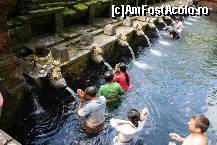 [P07] Pura Tirta Empul - inzvorul sfant - de peste 1000 de ani vin credinciosii sa se spele in apele magice ale acestui templu » foto by Pami*
 - 
<span class="allrVoted glyphicon glyphicon-heart hidden" id="av226202"></span>
<a class="m-l-10 hidden" id="sv226202" onclick="voting_Foto_DelVot(,226202,3149)" role="button">șterge vot <span class="glyphicon glyphicon-remove"></span></a>
<a id="v9226202" class=" c-red"  onclick="voting_Foto_SetVot(226202)" role="button"><span class="glyphicon glyphicon-heart-empty"></span> <b>LIKE</b> = Votează poza</a> <img class="hidden"  id="f226202W9" src="/imagini/loader.gif" border="0" /><span class="AjErrMes hidden" id="e226202ErM"></span>