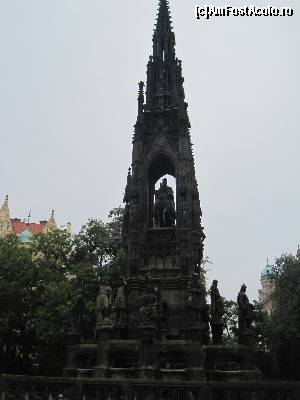 [P14] Un monument intr-un parculet pe malul Vltavei.  » foto by senateo
 - 
<span class="allrVoted glyphicon glyphicon-heart hidden" id="av683623"></span>
<a class="m-l-10 hidden" id="sv683623" onclick="voting_Foto_DelVot(,683623,3167)" role="button">șterge vot <span class="glyphicon glyphicon-remove"></span></a>
<a id="v9683623" class=" c-red"  onclick="voting_Foto_SetVot(683623)" role="button"><span class="glyphicon glyphicon-heart-empty"></span> <b>LIKE</b> = Votează poza</a> <img class="hidden"  id="f683623W9" src="/imagini/loader.gif" border="0" /><span class="AjErrMes hidden" id="e683623ErM"></span>