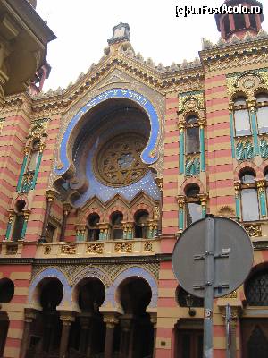 [P33] Jubilee Synagogue de pe strada Jerusalem, atrage atentia prin coloritul fatadei extrem de viu.  » foto by senateo
 - 
<span class="allrVoted glyphicon glyphicon-heart hidden" id="av684496"></span>
<a class="m-l-10 hidden" id="sv684496" onclick="voting_Foto_DelVot(,684496,3167)" role="button">șterge vot <span class="glyphicon glyphicon-remove"></span></a>
<a id="v9684496" class=" c-red"  onclick="voting_Foto_SetVot(684496)" role="button"><span class="glyphicon glyphicon-heart-empty"></span> <b>LIKE</b> = Votează poza</a> <img class="hidden"  id="f684496W9" src="/imagini/loader.gif" border="0" /><span class="AjErrMes hidden" id="e684496ErM"></span>